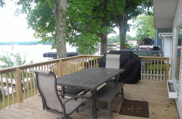 Mermaid Waterfront Villa with Pier on Lake Webster