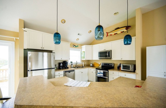 Mermaid Way - beach 5 min walk, pool w/heater, hot tub, game room, pet friendly