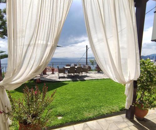 MESONISI με υπέροχη θέα στον Παγασητικό!