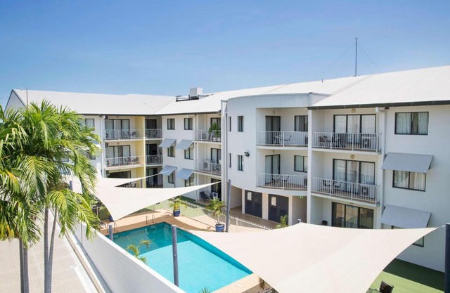 Metro Advance Apartments & Hotel