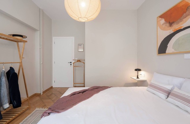 Metro Living: 1-BR Modern Haven