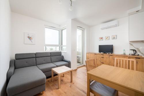 Metro Natolin 10th Floor Apartment by BookingHost
