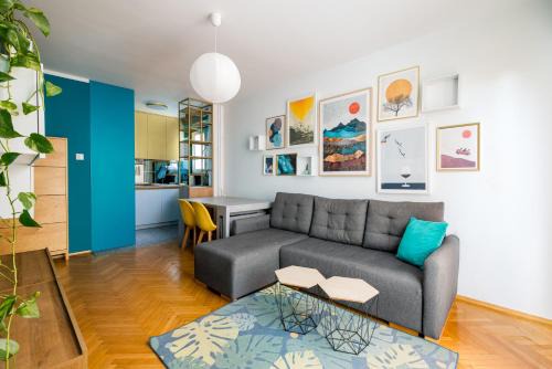 Metro Słodowiec Charming Apartment by BookingHost