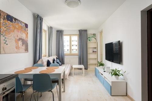 Metro Wilanowska Comfort Apartment by Bookinghost