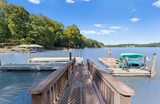 Mi Casa, Su Casa by AvantStay | Lakefront Escape