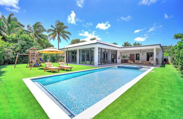 Miami Mansion 4BR2Suite Pool/Spa, Outdoor Kitchen