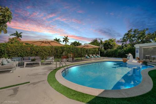 Miami Paradise - Minigolf, BBQ, Pool Table, Playground, Heated Pool