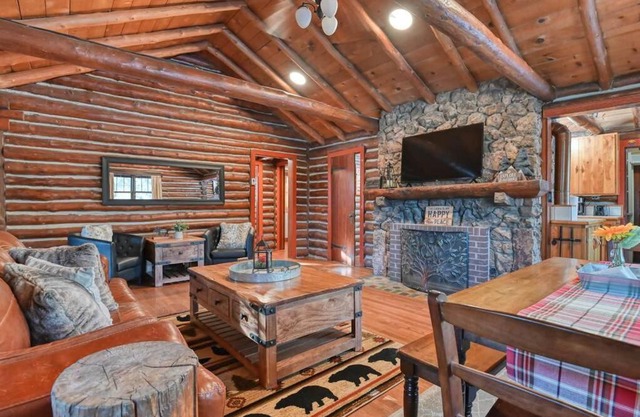 Micah Log Cabin In The Woods with Hot Tub!