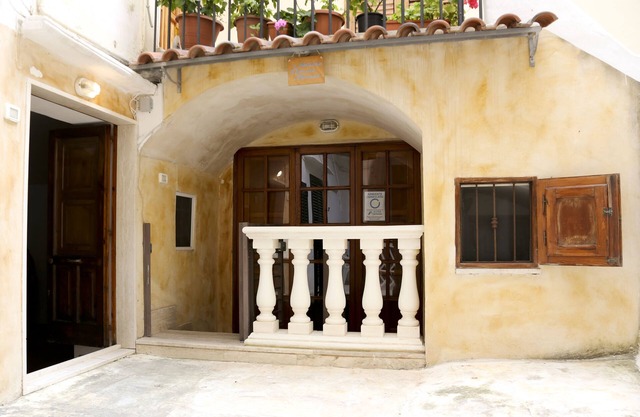Micetti Court 2- Historic Center