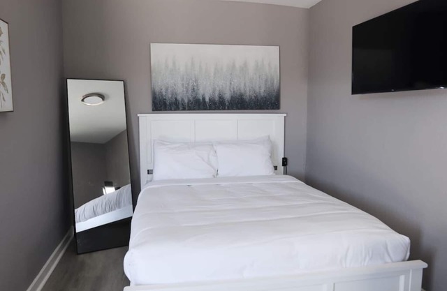 Micro Motel 1 Bed! Su