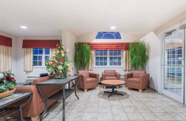 Microtel Inn & Suites by Wyndham Altus