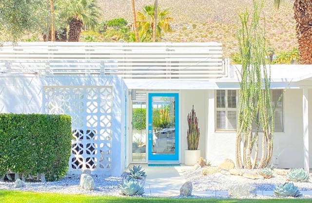 Mid-Century Gem, Private Patio and Community Pool & Hot Tub