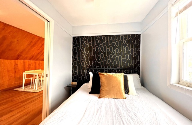 Mid Century Modern Penthouse-Logan Square Chicago