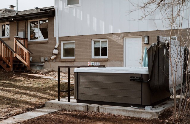 Mid-Mod Centennial Retreat Hot Tub+Deck DTC