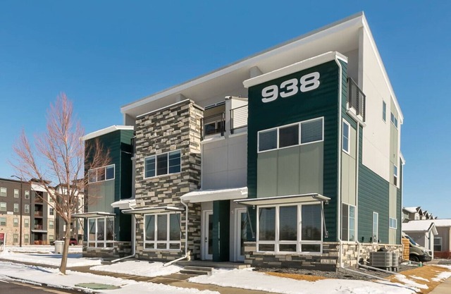 Mid-Mod Luxe Fire Pit + Patio