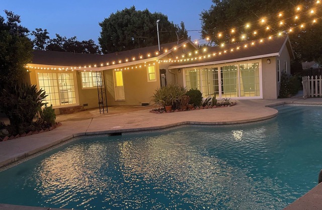 Mid-Term 4-bedroom mid-century house w fantastic pool & patio in Granada Hills