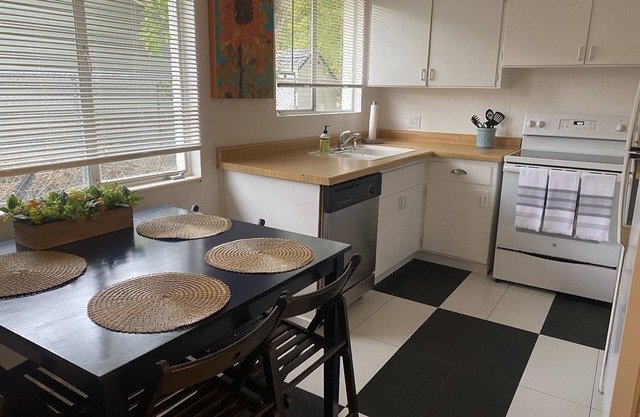 MidCentury Duplex in Quaint Main Street Bountiful Area