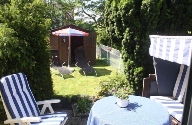 Middle row house near the beach, quiet location but in the middle of life