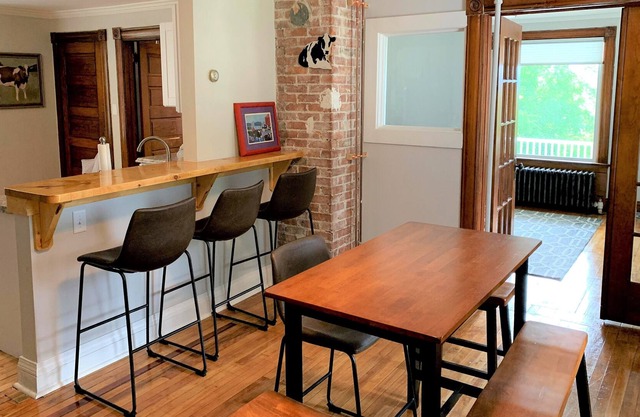 Middlebury Home with Sunset views!