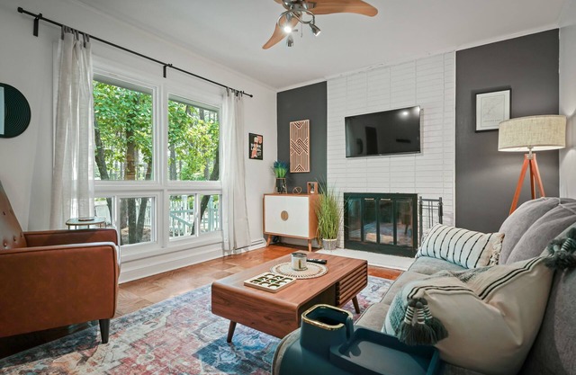 Midland Pines Getaway! 3 bedroom stylish & cozy Cottage minutes to golf & dining