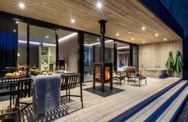 Midnight Moon - One Bedroom House, Sleeps 2