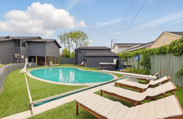Midnight Poolhouse| Pool | Hot Tub | Sauna