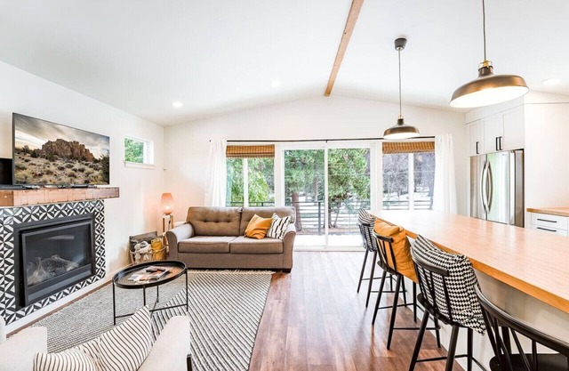 Midtown gem I Park view I Full kitchen