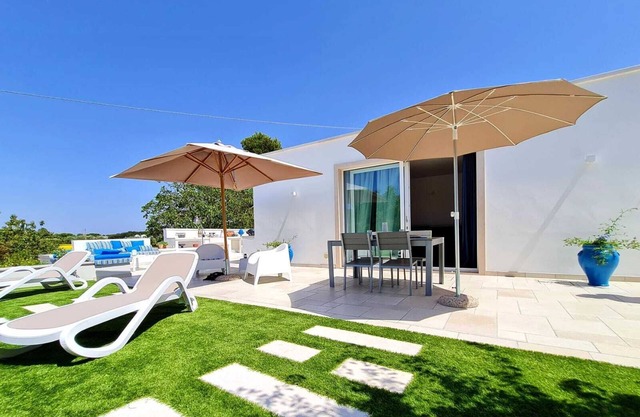 Milacus- Holiday home with swimming pool
