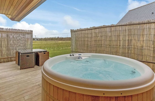 Millington Deluxe Lodge