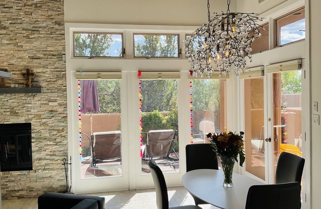 Millionaires neighborhood,Outdoor Pool, 300 days of sunshine, Santa Fe magical!