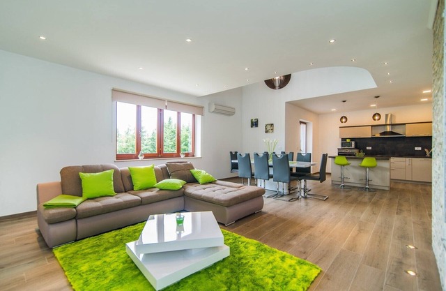 Milohanic Luxury IV with Balcony