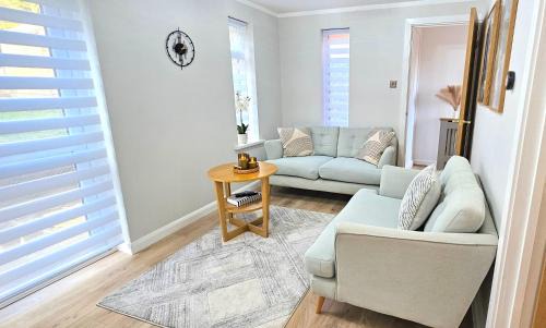Milton Keynes 3BR,Elegant Home, Sleeps 5, Families Stay, Free Parking