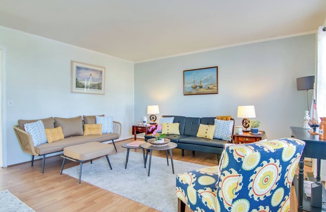 Milton Townhouse ~ 9 Mi to Delaware Bay!