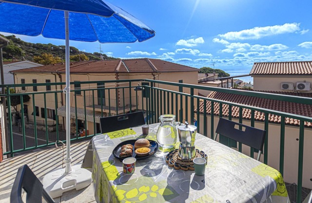 Minerva apartment in Seccheto a few meters from the beach with sea view terrace