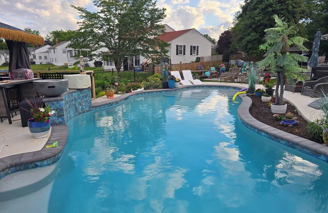 Mini Aruba Glamper in Dover with WiFi, AC and guest access to backyard oasis