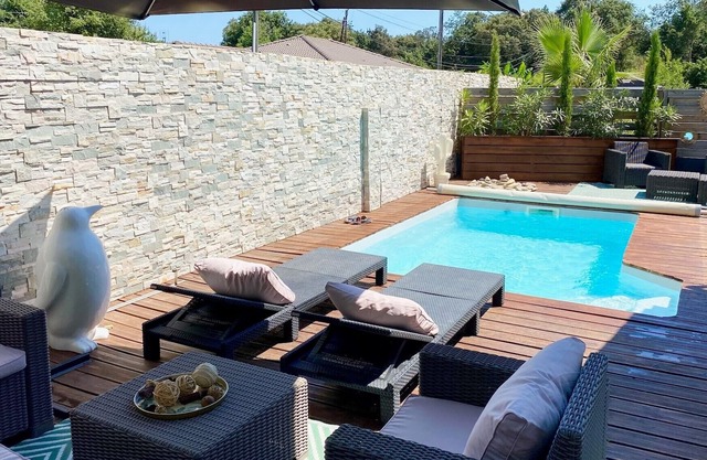 Mini Villa with swimming pool terrace beach access by path 2min away