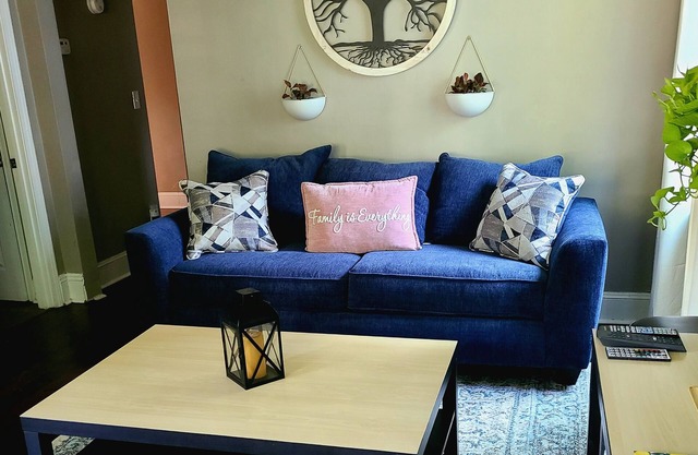 Minimalist Home w/Yard mins to Airport & Downtown