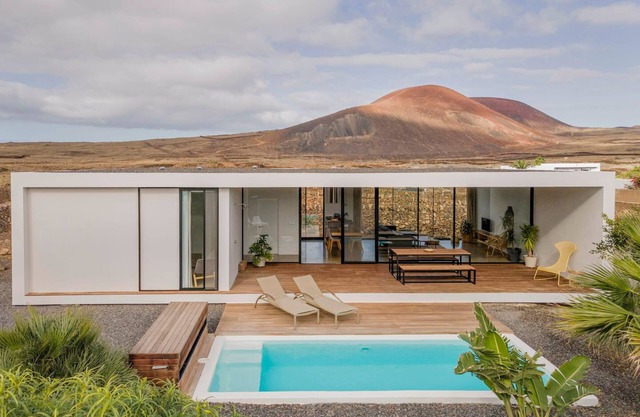 Minimalist house with heated pool and great volcano view