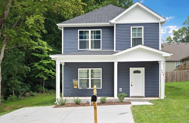 Minutes from Downtown - The Comfy Navy Nestler