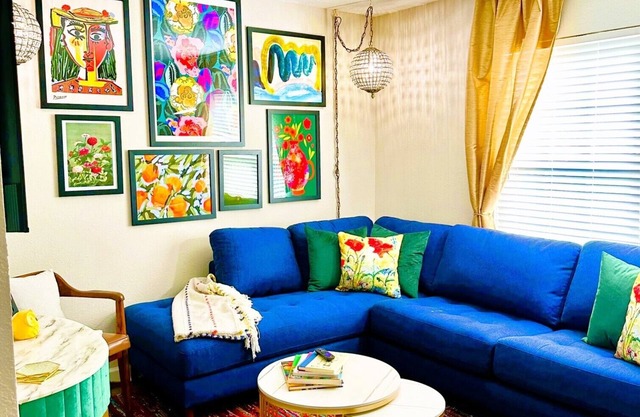 Minutes from Ole Miss Campus! Gated Community with Pool! Vibrant Unique Décor!