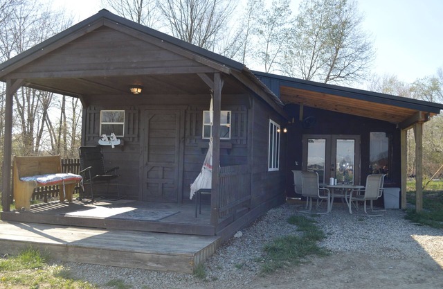 Minutes from Pymatuning, Cabin by the Pond