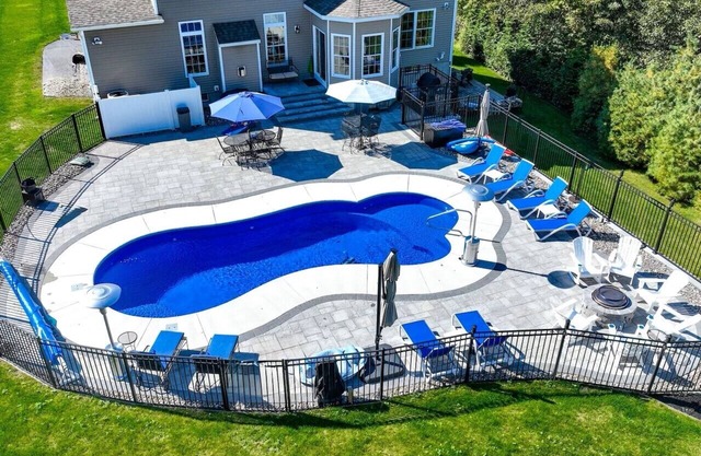 Minutes from Saratoga Race Track! 5 bedroom home with resort style backyard