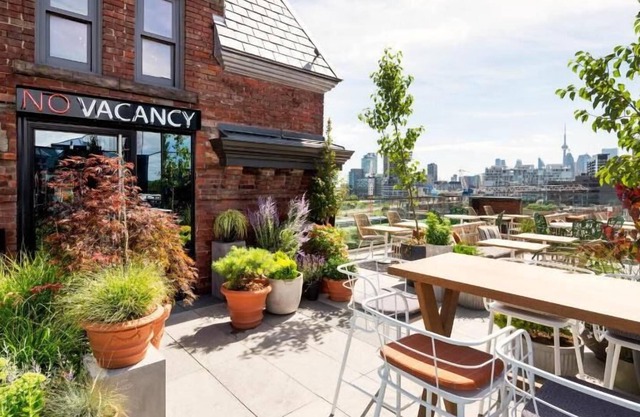 Minutes to Iconic Attractions! CN Tower, Hockey Hall of Fame and The Opera House