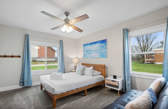 Minutes to the Ark–Next to the Park - Room for 14!