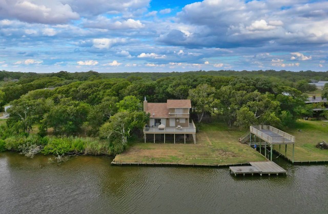 Minutes to the Beach! Family friendly House with lots of fishing oppurtunity!
