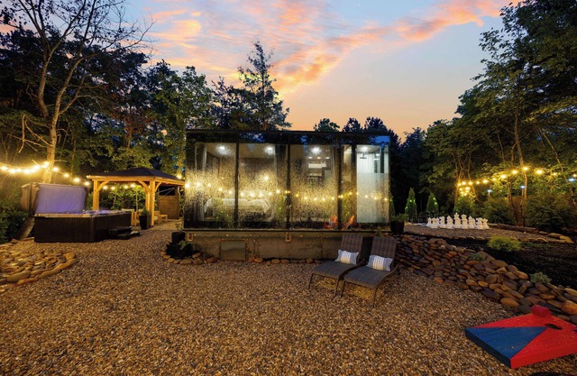 Mirror Cabin-Luxury-Hot Tub-FirePit-Secluded