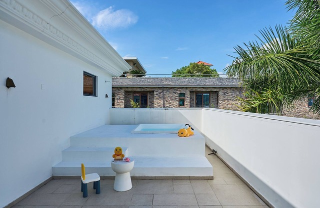 Miyue Shenzhen Tuscan Seascape Holiday