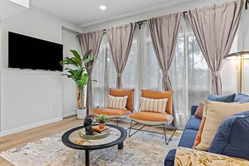 ML4- Private Rooftop Hot Tub Oasis- Entire townhouse with MTN View