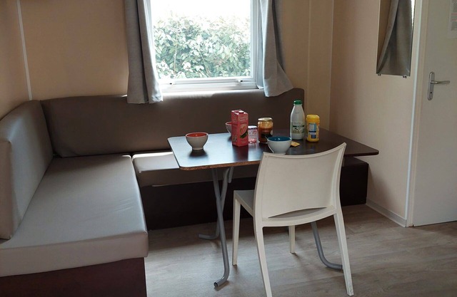 Mobile Home 'Le 154 Aux Iscles' with Shared Pool, Private Terrace and Air Conditioning