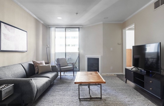 Mod Brentwood 1BR w/Pool, near UCAL & Medical Center, by Blueground